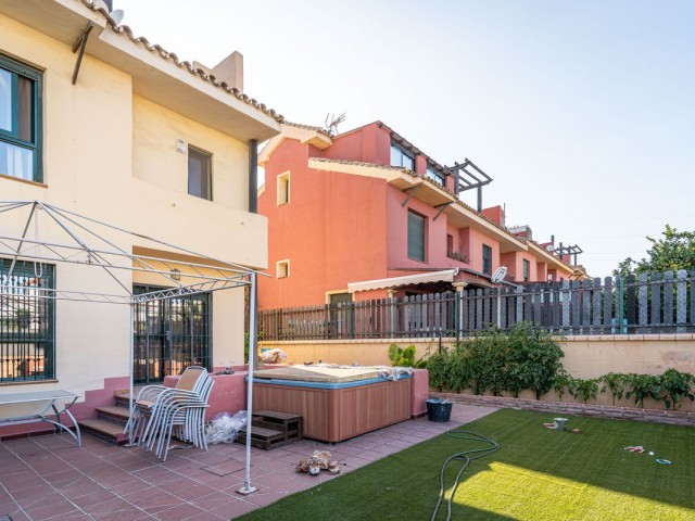 Maison mitoyenne, Cancelada, R4319359