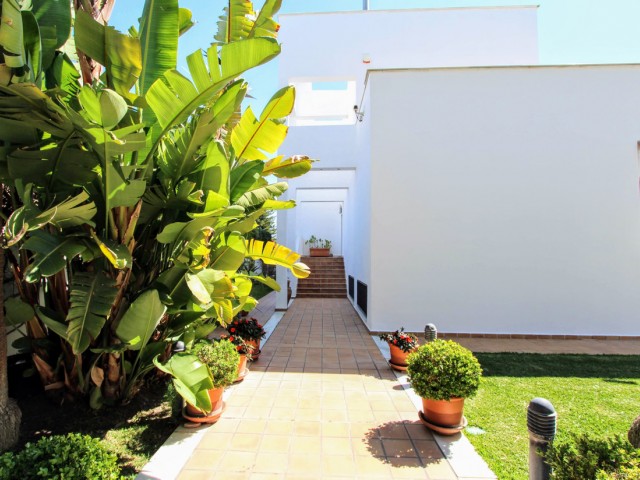 Villa avec 6 Chambres  à San Pedro de Alcántara