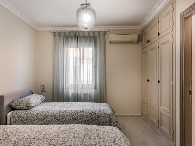 Villa con 5 Dormitorios  en Río Real
