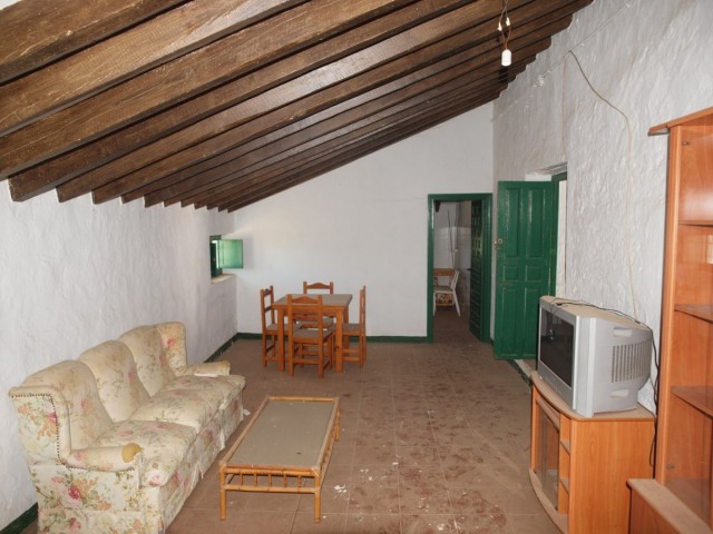 Villa con 10 Dormitorios  en Almayate