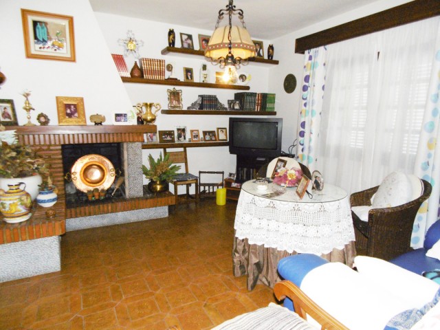 Villa con 6 Dormitorios  en Coín
