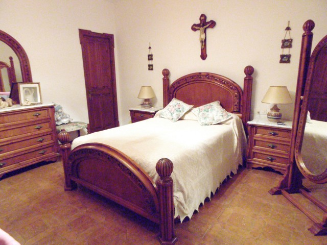 Villa con 6 Dormitorios  en Coín
