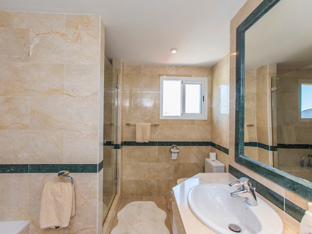 Ático con 3 Dormitorios  en Elviria