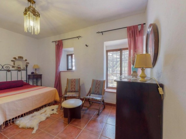Villa con 6 Dormitorios  en El Cortijuelo