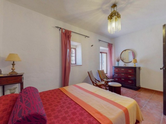 Villa con 6 Dormitorios  en El Cortijuelo