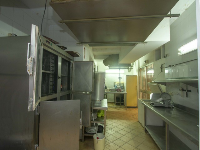 Commercial avec 0 Chambres  à Marbesa