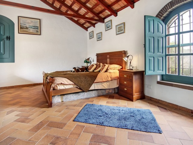 8 Bedrooms Villa in Sotogrande