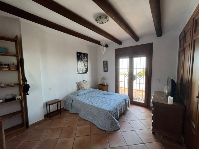 5 Bedrooms Villa in Casares