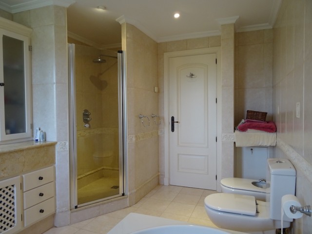 4 Bedrooms Villa in Sotogrande Alto