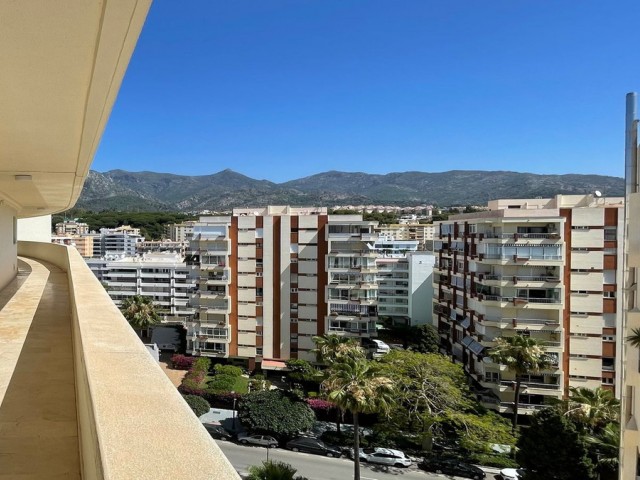 5 Bedrooms Apartment in Marbella